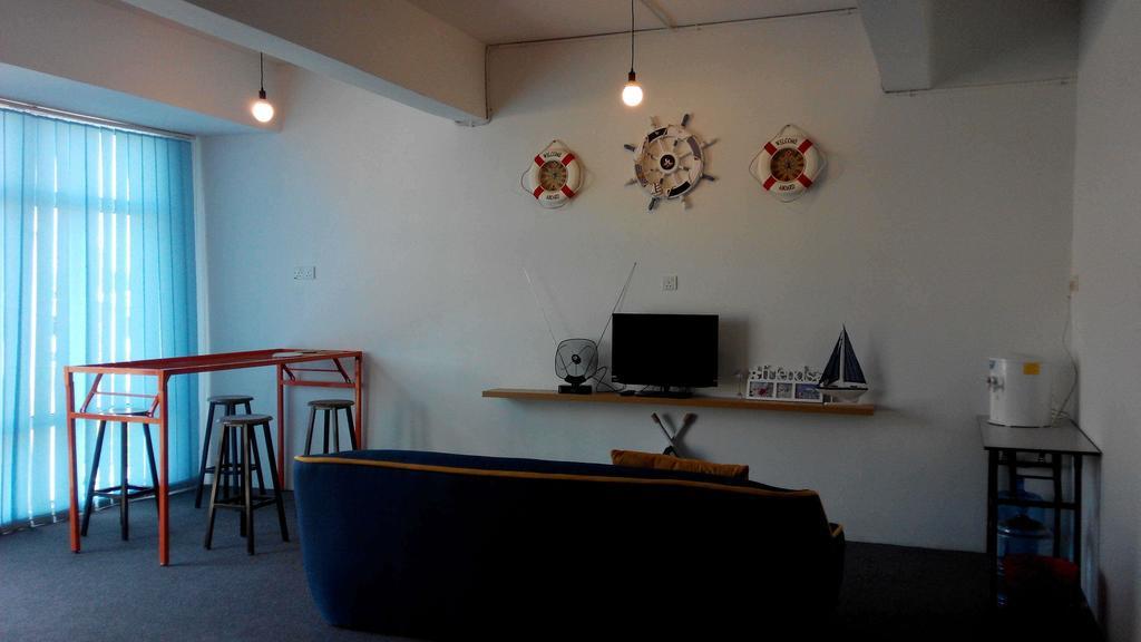 Roof Talk Theme Hostel Τζόχορ Μπάχρου Εξωτερικό φωτογραφία