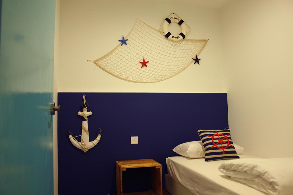Roof Talk Theme Hostel Τζόχορ Μπάχρου Δωμάτιο φωτογραφία