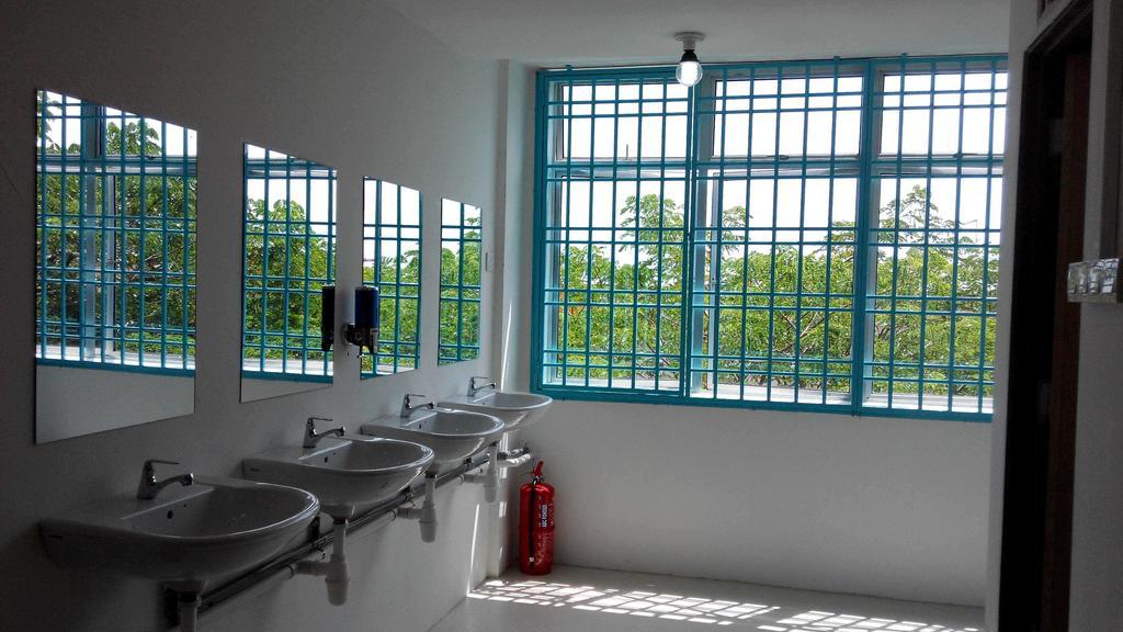 Roof Talk Theme Hostel Τζόχορ Μπάχρου Δωμάτιο φωτογραφία