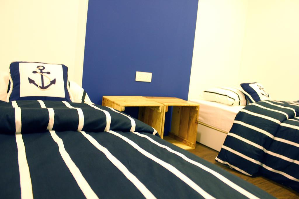 Roof Talk Theme Hostel Τζόχορ Μπάχρου Εξωτερικό φωτογραφία