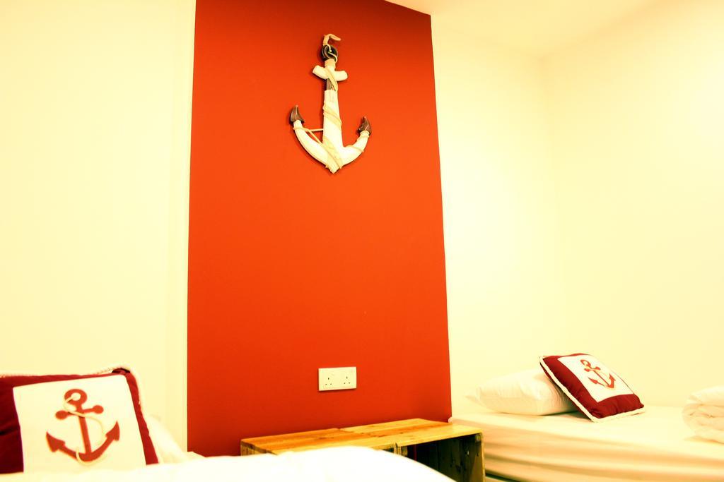 Roof Talk Theme Hostel Τζόχορ Μπάχρου Εξωτερικό φωτογραφία