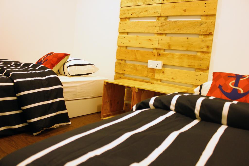 Roof Talk Theme Hostel Τζόχορ Μπάχρου Δωμάτιο φωτογραφία