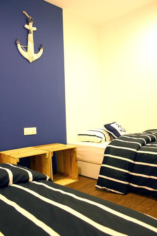 Roof Talk Theme Hostel Τζόχορ Μπάχρου Δωμάτιο φωτογραφία