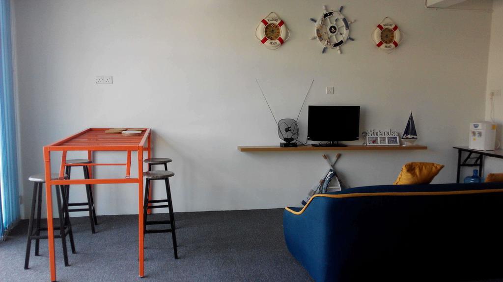 Roof Talk Theme Hostel Τζόχορ Μπάχρου Δωμάτιο φωτογραφία