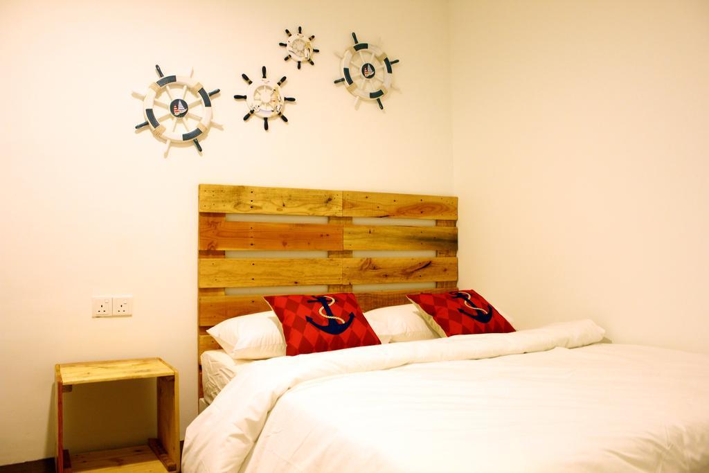 Roof Talk Theme Hostel Τζόχορ Μπάχρου Δωμάτιο φωτογραφία