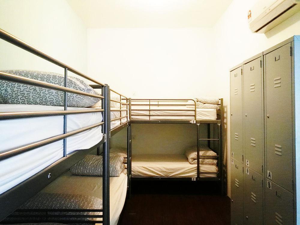 Roof Talk Theme Hostel Τζόχορ Μπάχρου Εξωτερικό φωτογραφία