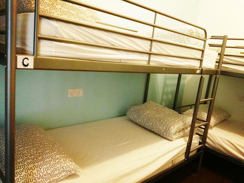 Roof Talk Theme Hostel Τζόχορ Μπάχρου Εξωτερικό φωτογραφία