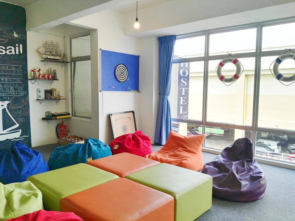 Roof Talk Theme Hostel Τζόχορ Μπάχρου Εξωτερικό φωτογραφία
