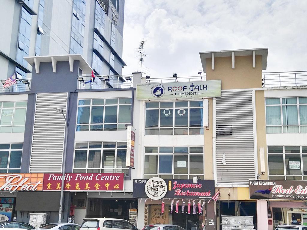 Roof Talk Theme Hostel Τζόχορ Μπάχρου Εξωτερικό φωτογραφία