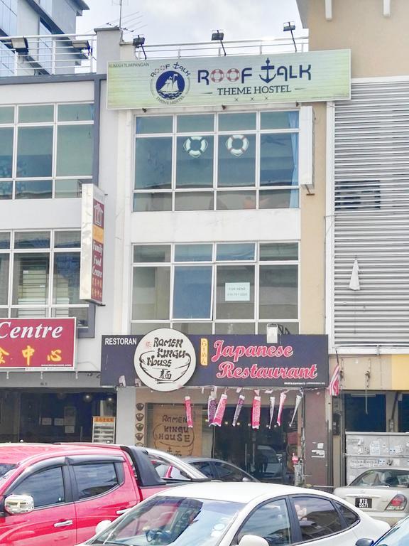 Roof Talk Theme Hostel Τζόχορ Μπάχρου Εξωτερικό φωτογραφία