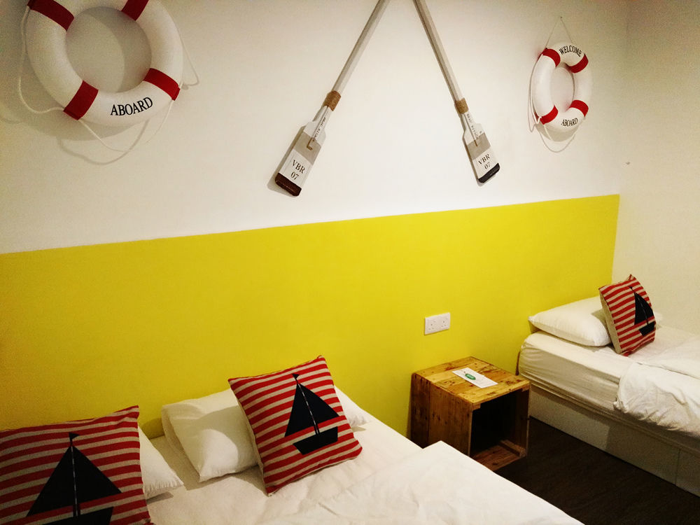 Roof Talk Theme Hostel Τζόχορ Μπάχρου Εξωτερικό φωτογραφία