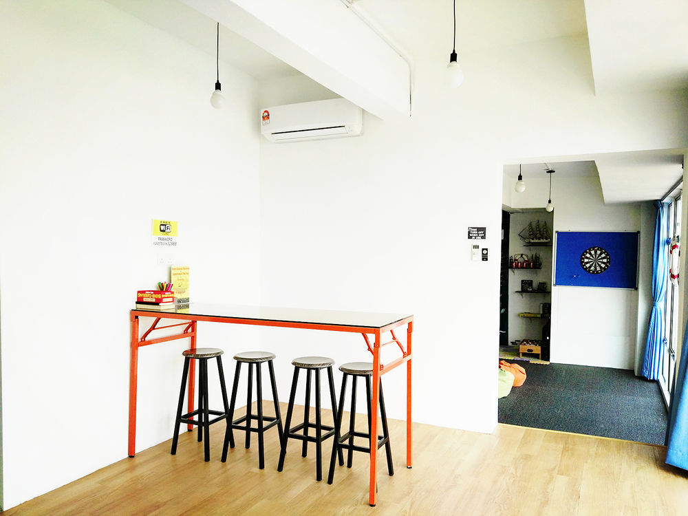 Roof Talk Theme Hostel Τζόχορ Μπάχρου Εξωτερικό φωτογραφία