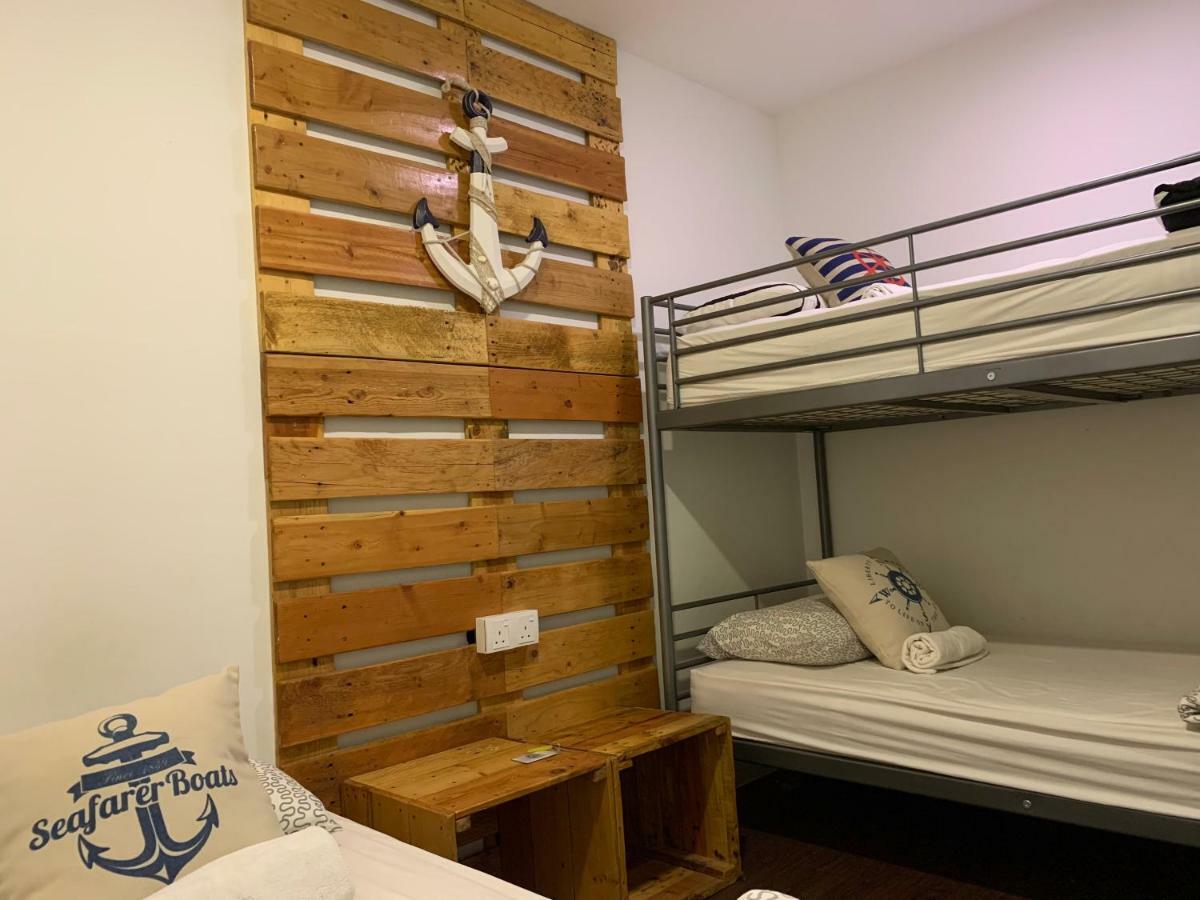 Roof Talk Theme Hostel Τζόχορ Μπάχρου Εξωτερικό φωτογραφία